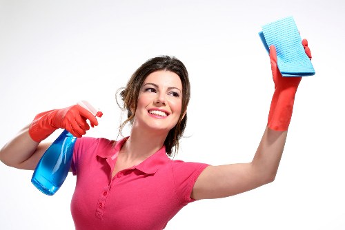 Local SW19 cleaner preparing a vacant property for handover